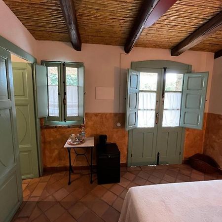 Affittacamere Graziosa Stanza Campidanese Su Segundu Oristano Esterno foto