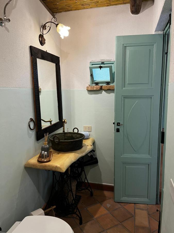 Affittacamere Graziosa Stanza Campidanese Su Segundu Oristano Esterno foto