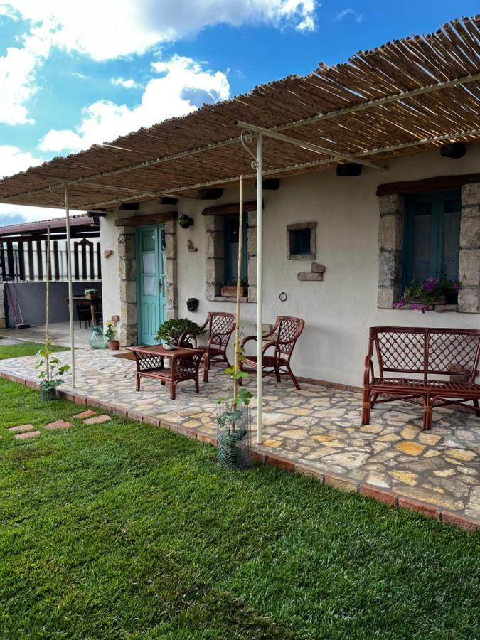 Affittacamere Graziosa Stanza Campidanese Su Segundu Oristano Esterno foto